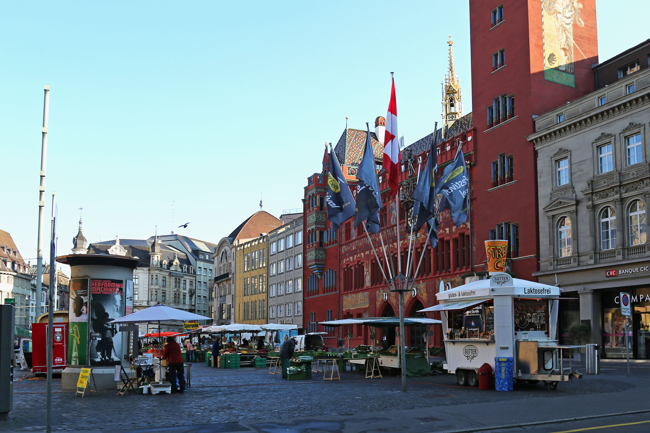 Übersicht Markt von Freien Strasse aus.