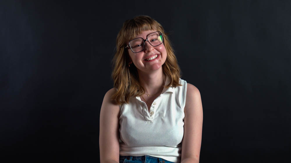 Portrait Laura lachend