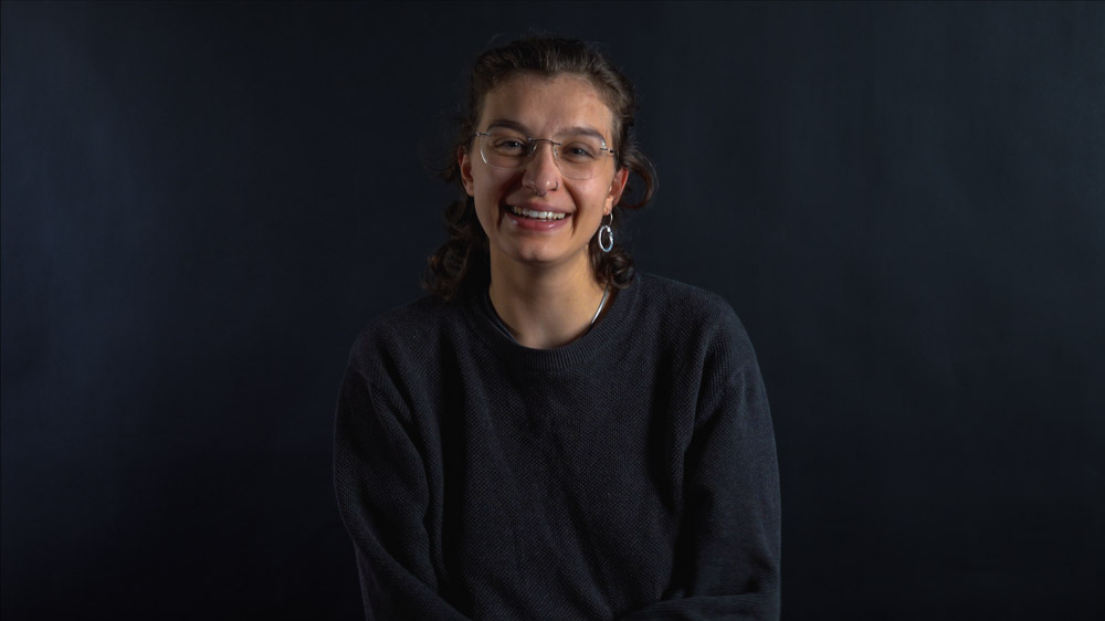 Portrait Laura lachend
