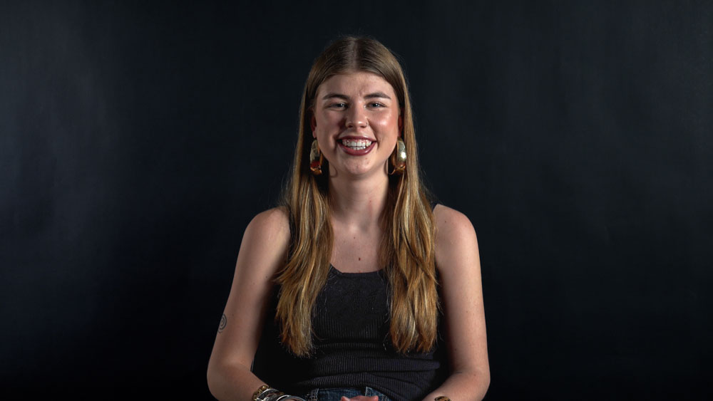 Portrait Jana lachend