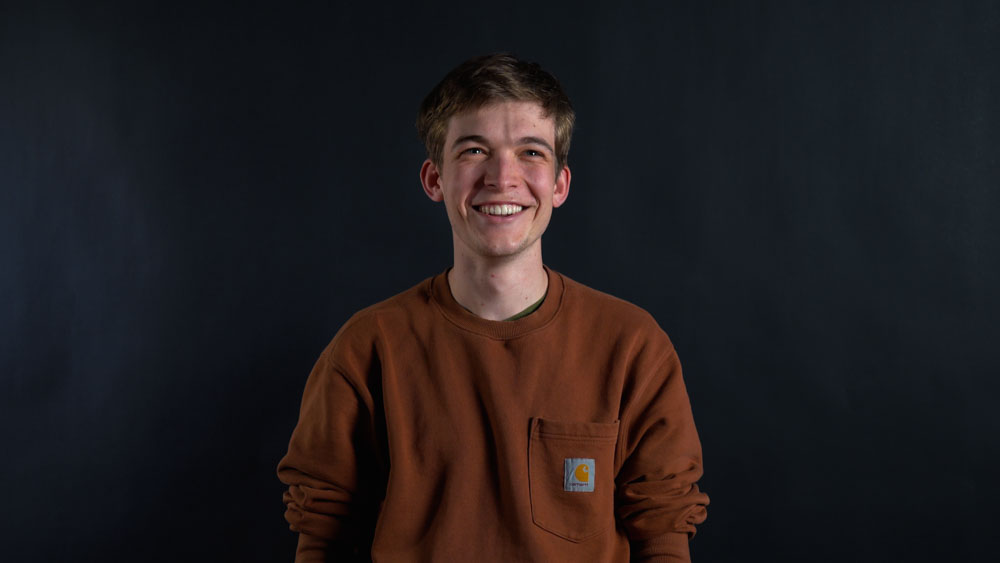 Portrait Mathis lachend